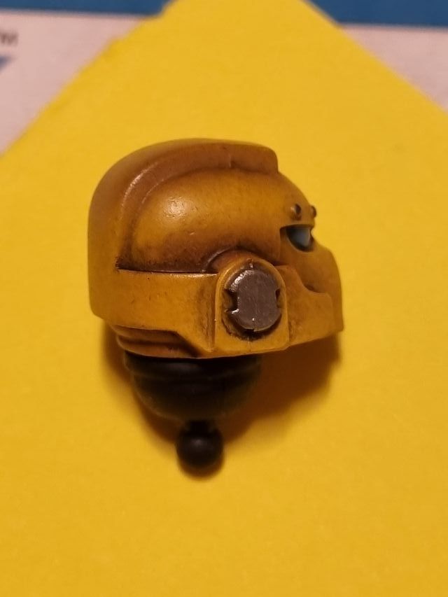 JoyToy Warhammer 40k Imperial Fists MK VIII Helmet