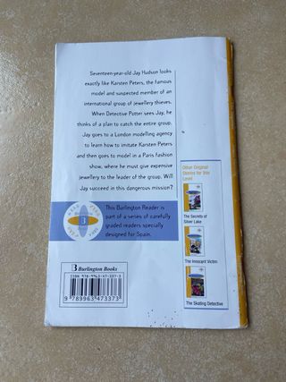 Libro juvenil The Impostor