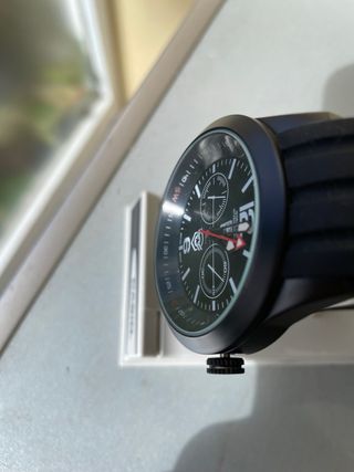 Reloj negro analógico