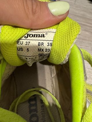 Zapatillas atletismo Joma verdes y plateadas