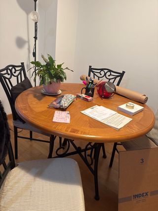 Mesa redonda + 4 sillas