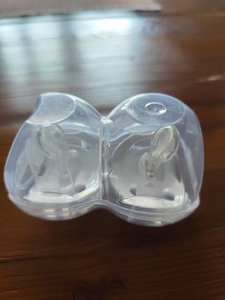 2 Chupetes NUK anatómicos