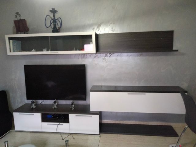 Mueble TV blanco y marrón