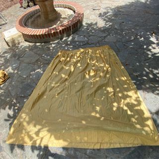 Cortinas amarillas satinadas