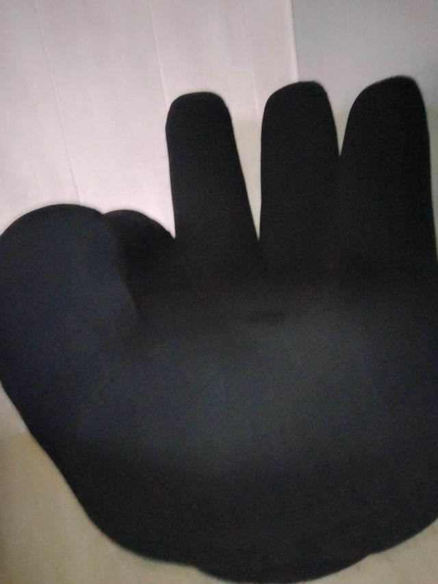 Sillón mano gigante