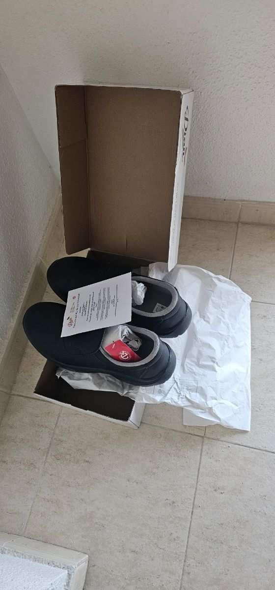 Zapatos cocina antideslizante nuevos.