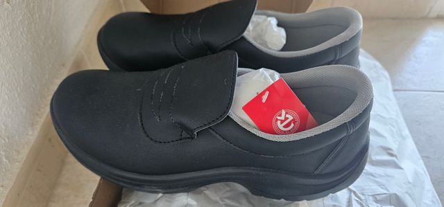 Zapatos cocina antideslizante nuevos.
