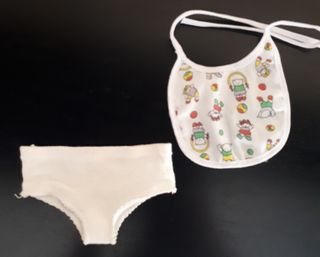Braguitas y babero muñeca
