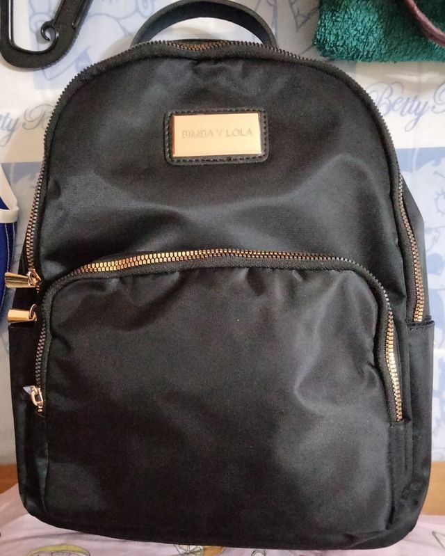 Mochila BIMBA.Color negro.