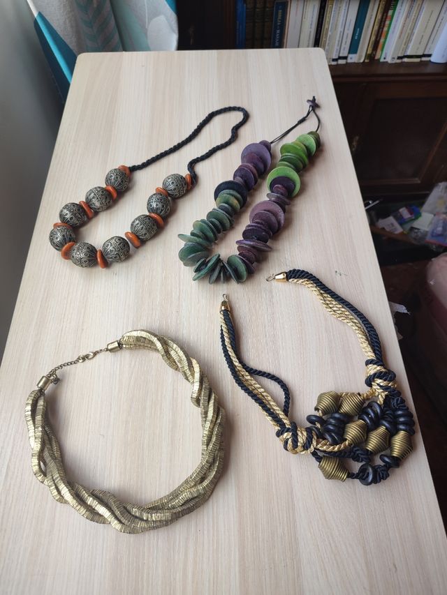 4 Collares - dorados y multicolor