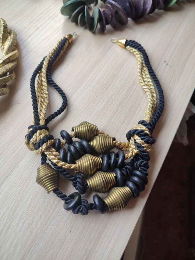 4 Collares - dorados y multicolor