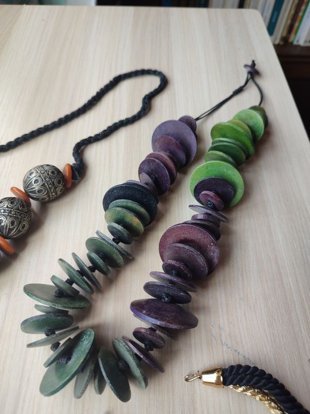 4 Collares - dorados y multicolor