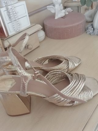 Sandalias tacón dorado 9cm