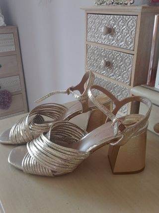 Sandalias tacón dorado 9cm