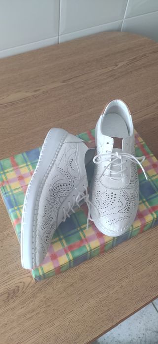 Zapatos piel.
