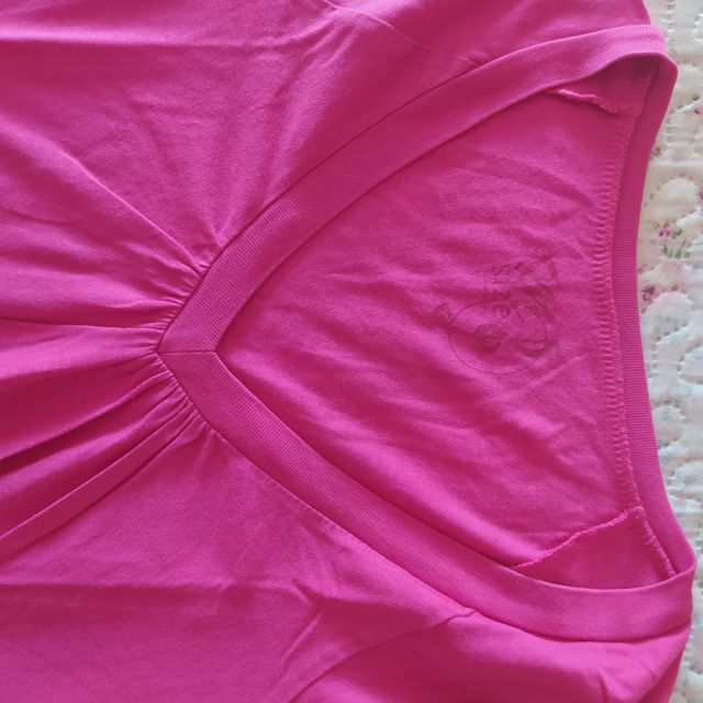 Camiseta fucsia Stradivarius