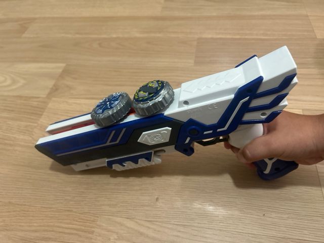 Pistola Lanzapinzones Beyblade