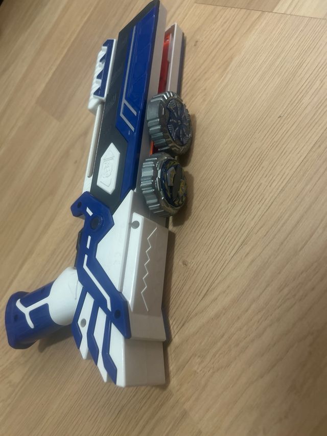 Pistola Lanzapinzones Beyblade