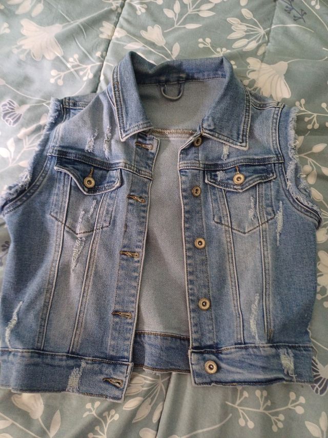 Chaleco vaquero desgastado Con elastan.