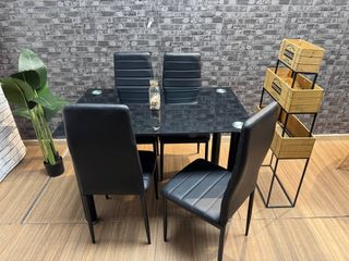 Mesa Avatar Negra + 4 Sillas Nuevas | Comodidad! 