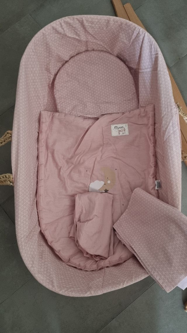 Cuna Moisés mimbre Cambirass rosa