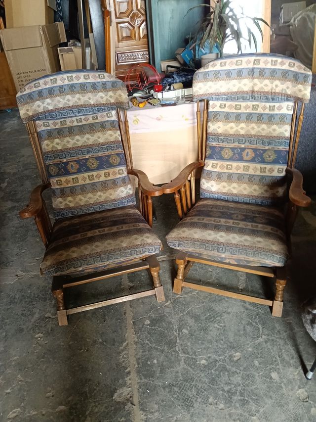 2 Sillones mecedoras madera