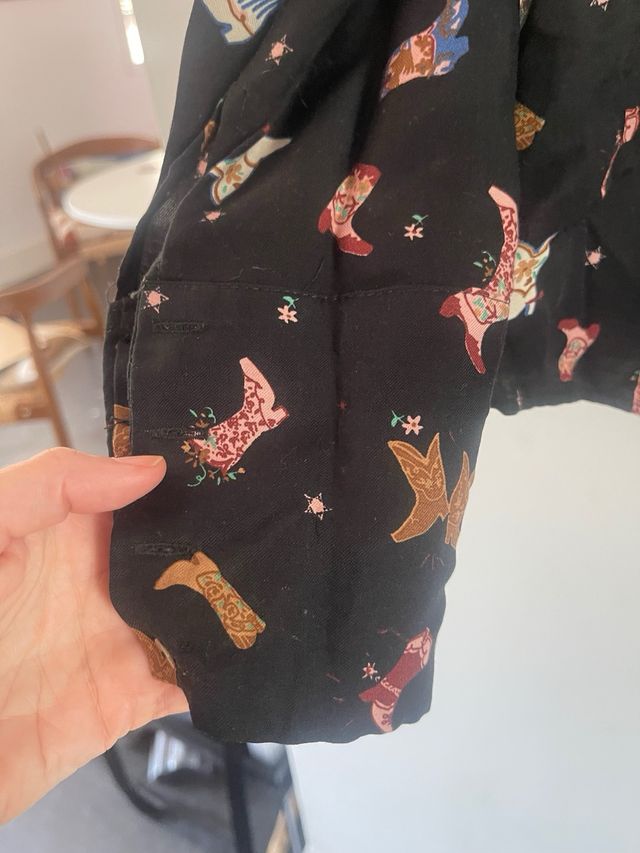 Blusa vaquera estampada con lazo