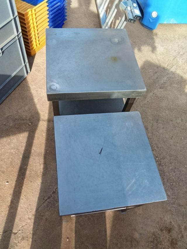 2 Mesas Acero Inoxidable. Se venden por separado.