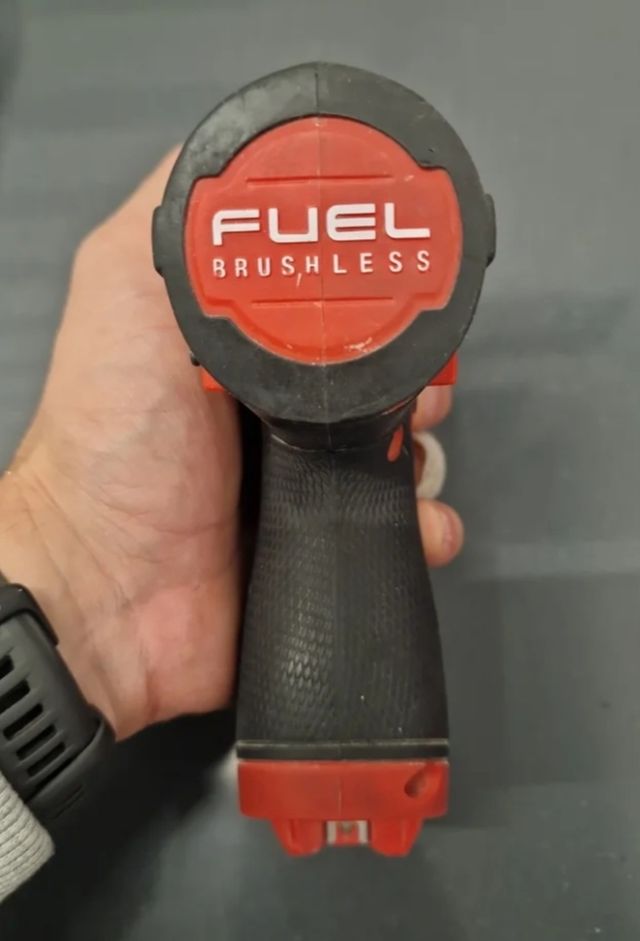 Atornillador Impacto Milwaukee M12 FUEL
