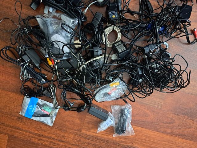 Set caricabatterie e cavi