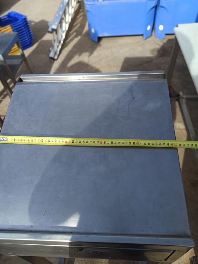 2 Atriles acero inoxidable c/ cajón.