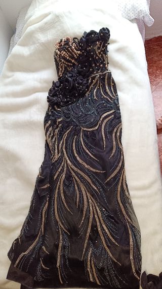 Vestido de fiesta negro y dorado
