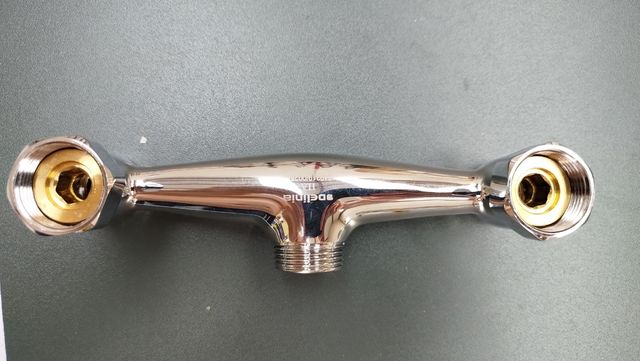 Corpo rubinetto bagno in metallo