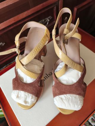 Sandalias tacón 39 marrones amarillas