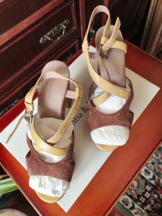 Sandalias tacón 39 marrones amarillas