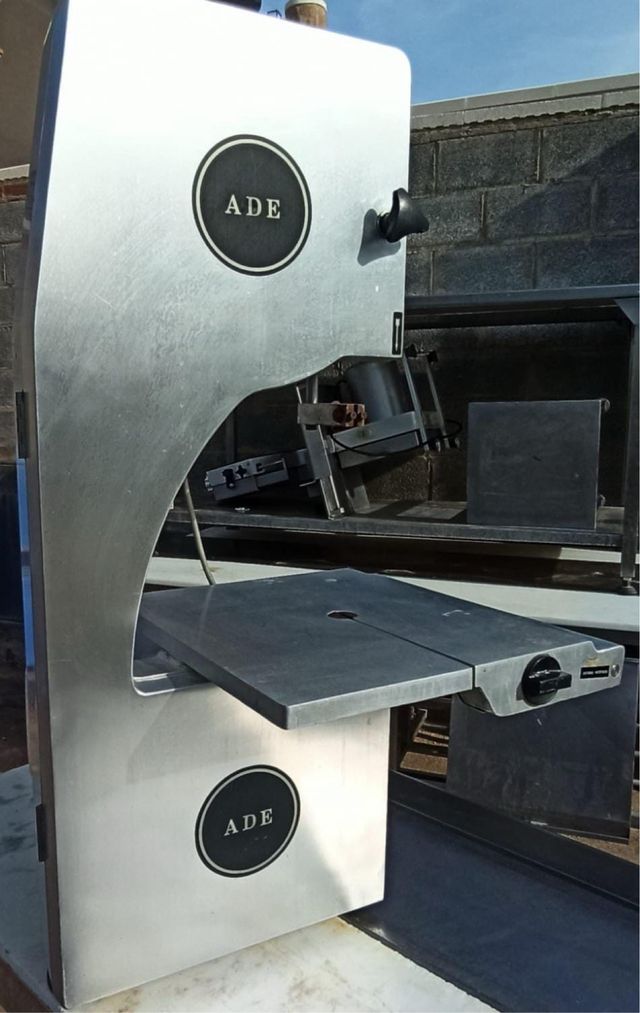 Sierra cinta ADE inoxidable trifasica.