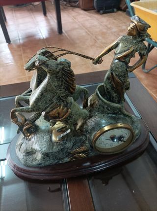 Reloj figura carroza bronce