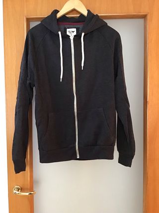 Sudadera gris, Cedar Wood State