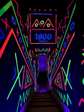 Graffitis Fluorescentes para Locales | Luz Negra