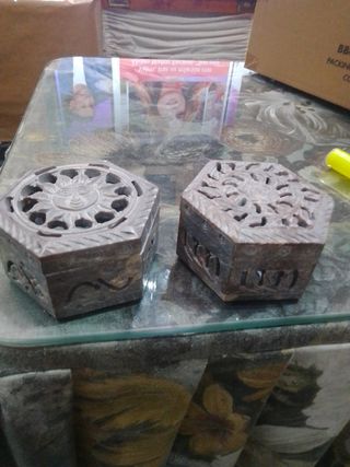 2 Cajas piedra tallada marrón