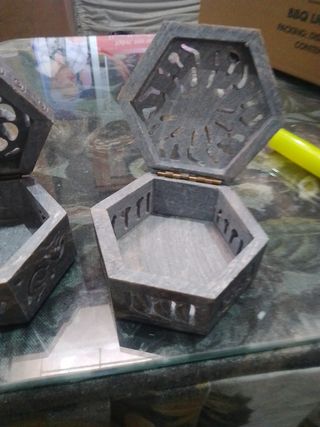 2 Cajas piedra tallada marrón