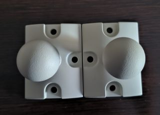 2 Pomelli appendiabiti bianchi