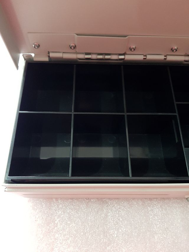 Portamonete compatto in metallo di alta qualità