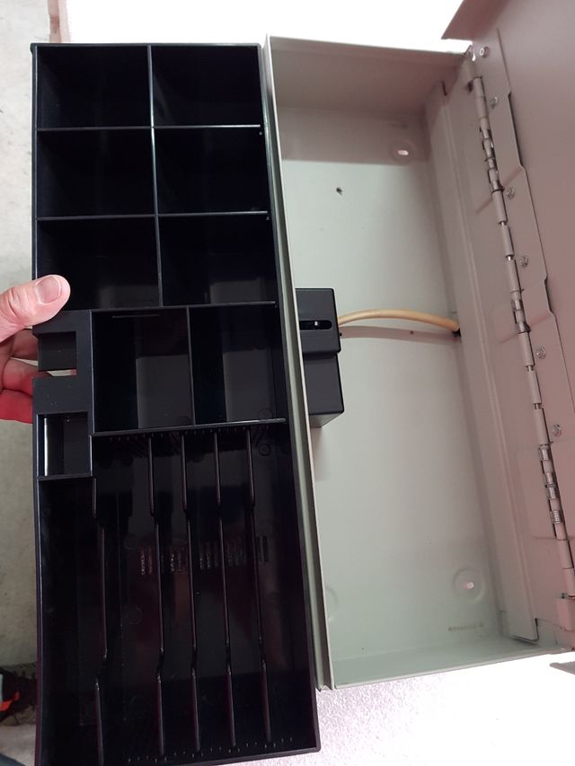 Portamonete compatto in metallo di alta qualità