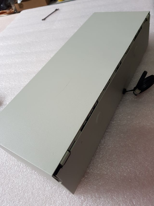 Portamonete compatto in metallo di alta qualità