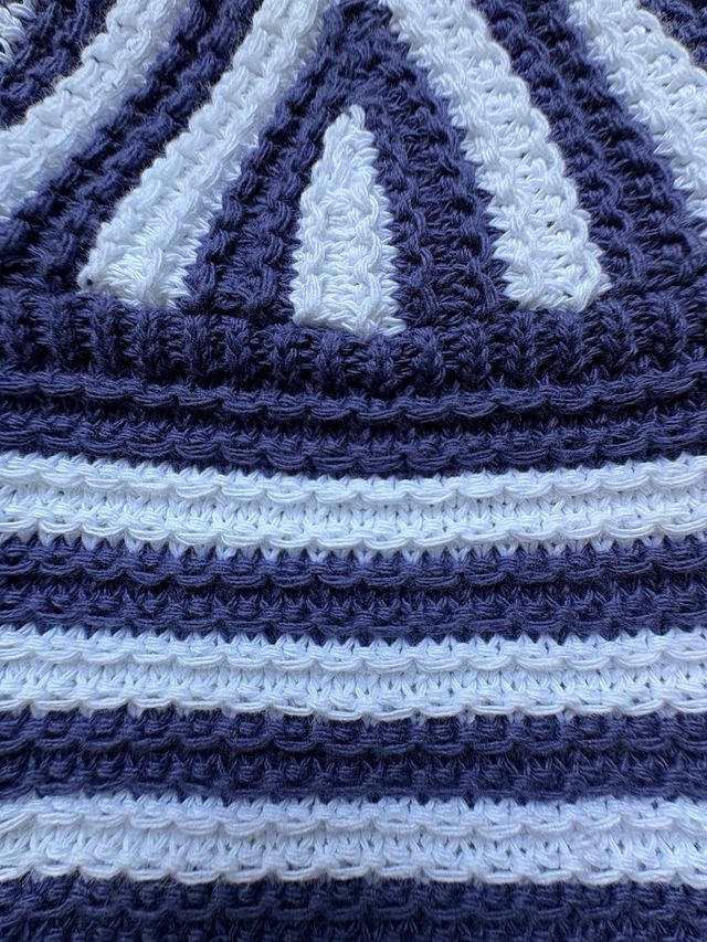 Top crochet azul y blanco