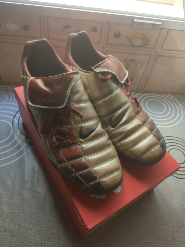 Botas Nike Total 90 (años 2000)
