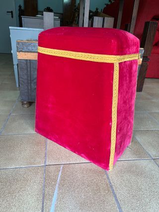 Panche in velluto rosso - cappella