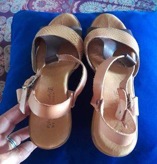 Sandalias cuña piel MariChica tricolor talla 39.