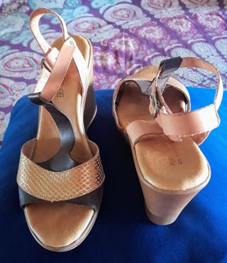 Sandalias cuña piel MariChica tricolor talla 39.